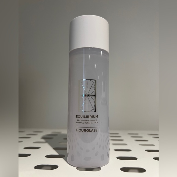 Hourglass Equilibrium™ Restoring Essence - Picture 2 of 2